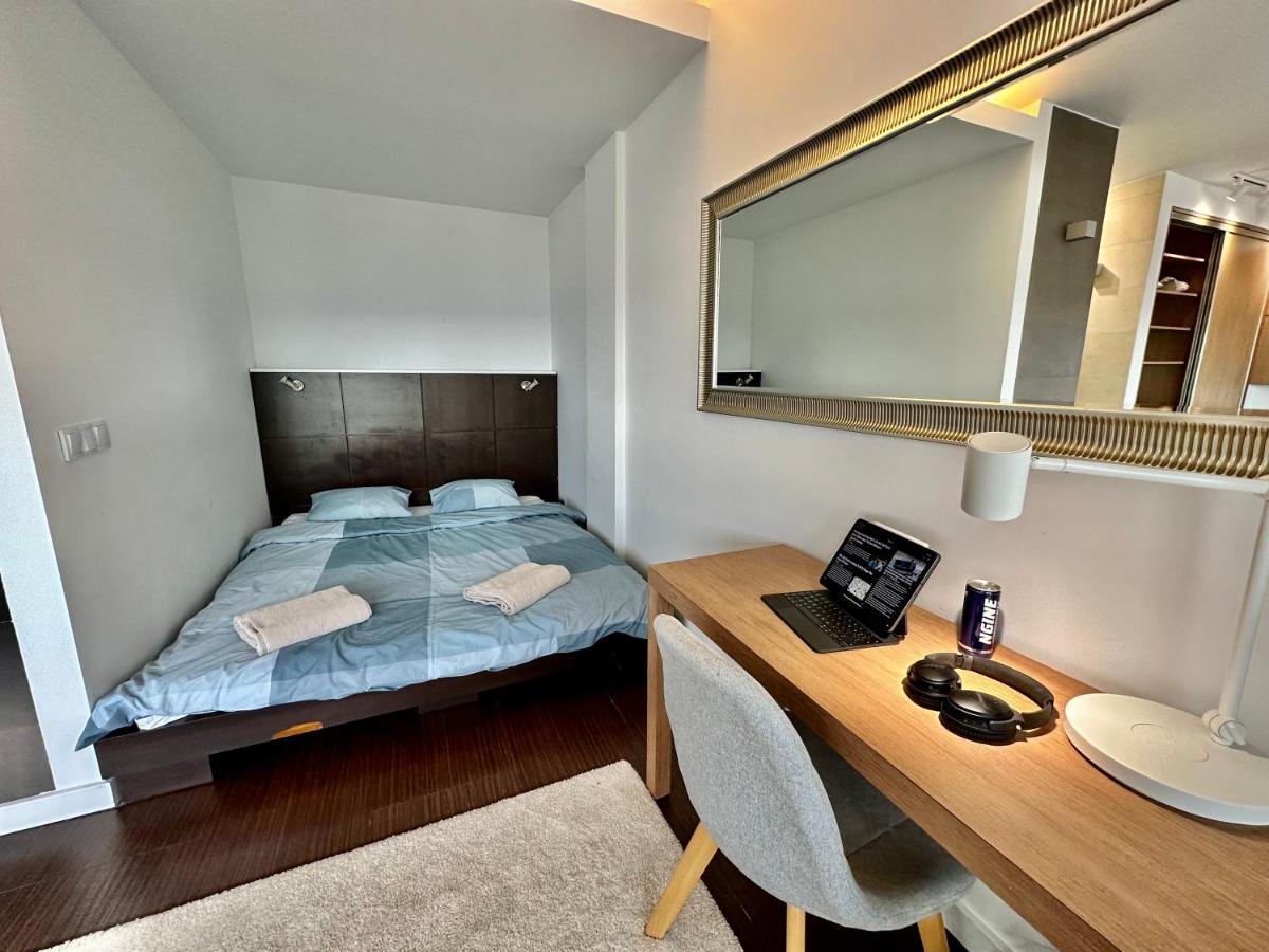 Top Metro X2 Fast Wifi 400 Mbs 70'Tv Netflix Hbo Max Appletv+ Disney+ Varşova Dış mekan fotoğraf