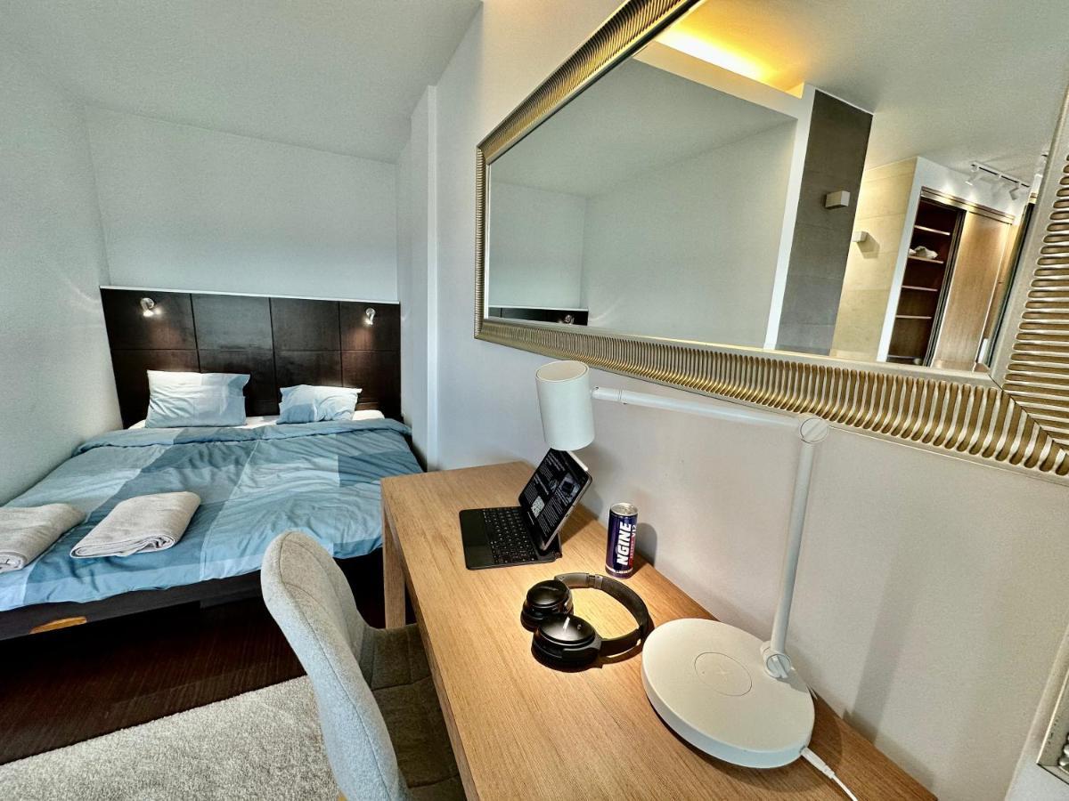 Top Metro X2 Fast Wifi 400 Mbs 70'Tv Netflix Hbo Max Appletv+ Disney+ Varşova Dış mekan fotoğraf