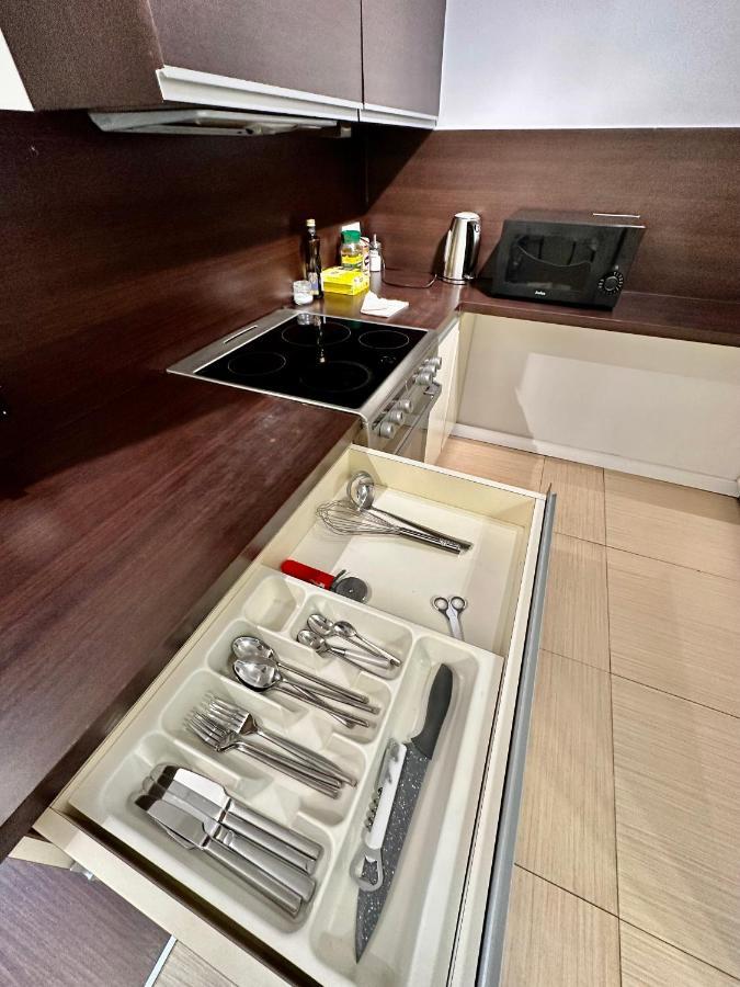 Top Metro X2 Fast Wifi 400 Mbs 70'Tv Netflix Hbo Max Appletv+ Disney+ Varşova Dış mekan fotoğraf
